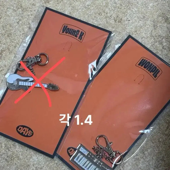 [BUNJANG] DAY6 Young K Wonpil Instrument Keychain Bundle Set / 원가이하 day6 데이식스 키홀더 악기 키링 원필 양도