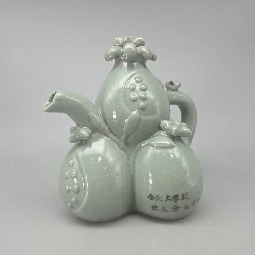 [BUNJANG] Donggok Yu Chun Bong Celadon Pomegranate Ewer / 도자기 명장 고수자기 동곡 유춘봉 청자 석류형 주자 전북대 총장 김원섭