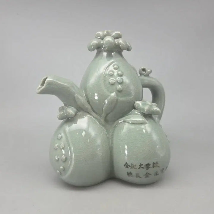 [BUNJANG] Donggok Yu Chun Bong Celadon Pomegranate Ewer / 도자기 명장 고수자기 동곡 유춘봉 청자 석류형 주자 전북대 총장 김원섭