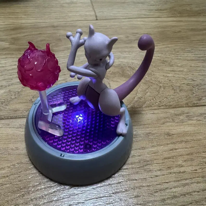 [BUNJANG] Shiny Mu Gacha Figure / 빛나는 뮤 가챠 팝니다