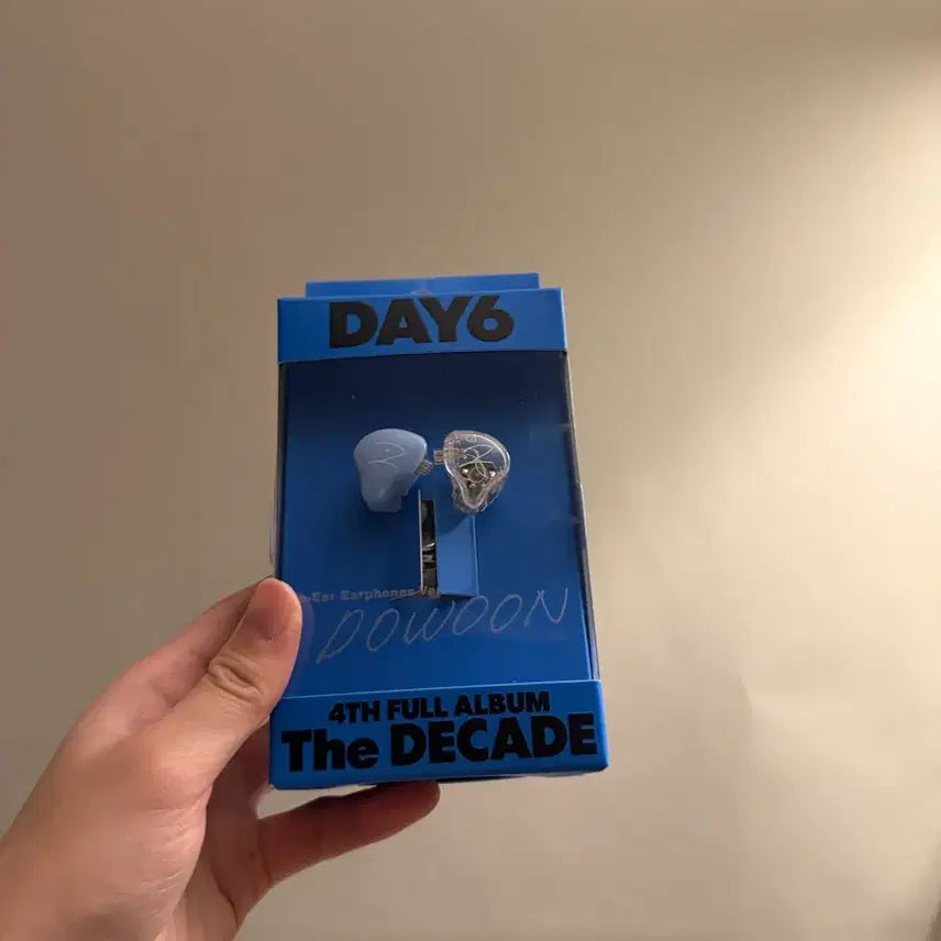 [BUNJANG] Day6 10th Anniversary Decade Earphone Version Dowoon Photocard / 데이식스 10주년 데케이드 이어폰반 도운 돈
