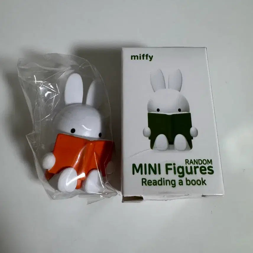 [BUNJANG] Miffy Reading Miniature Figure / 미피 랜덤 미니 피규어 책읽는 미피