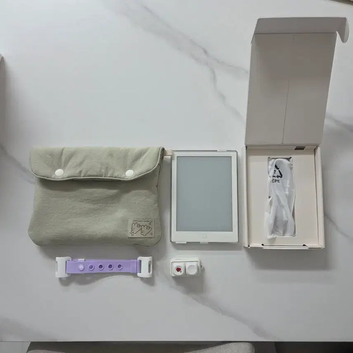 [BUNJANG] Innospace One Luna X2 E-reader Full Set with Accessories / 찜 제발 그만요ㅠ)이북리더기 이노스페이스원 루나x2 풀박스+주변 악세사리