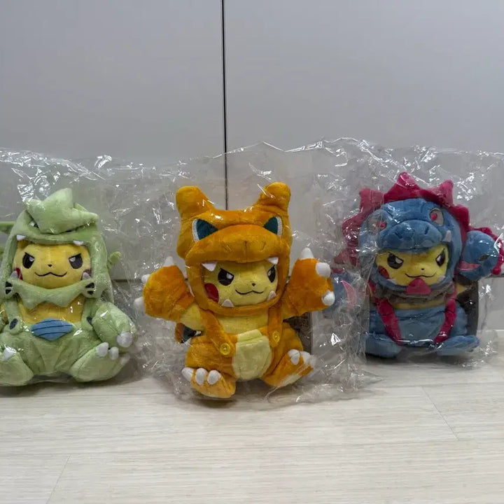 [BUNJANG] Japan Pokemon Center Kijo Mania Pikachu 3 Types (Swoobat, Tyranitar, Charizard) / 포켓몬 괴수 매니아 피카츄 3종 (삼삼드래, 마기라스, 리자몽)