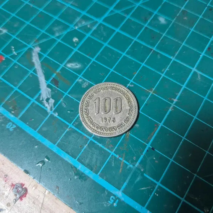 [BUNJANG] 1975 100 Won Coin / 1975년 1백원