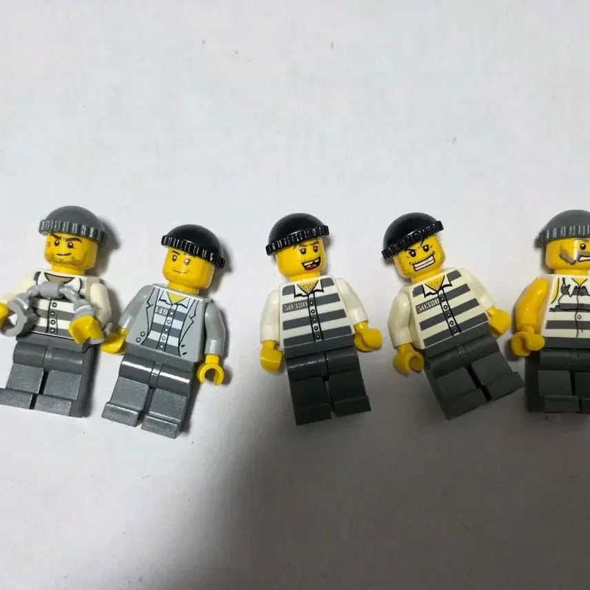 [BUNJANG] LEGO Prisoner Minifigure Bundle Set (5 pieces) / 레고 죄수 미니피규어 5개 일괄
