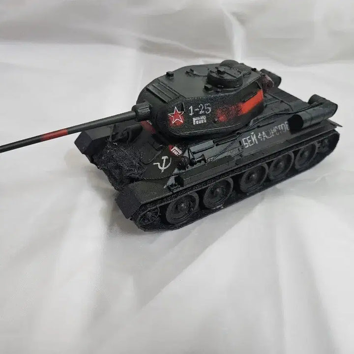 [BUNJANG] Academy T-34/85 Tank 1/35 Scale Model Kit (Completed) / 처분 아카데미 1/35 T-34 탱크 프라모델 완성작 1