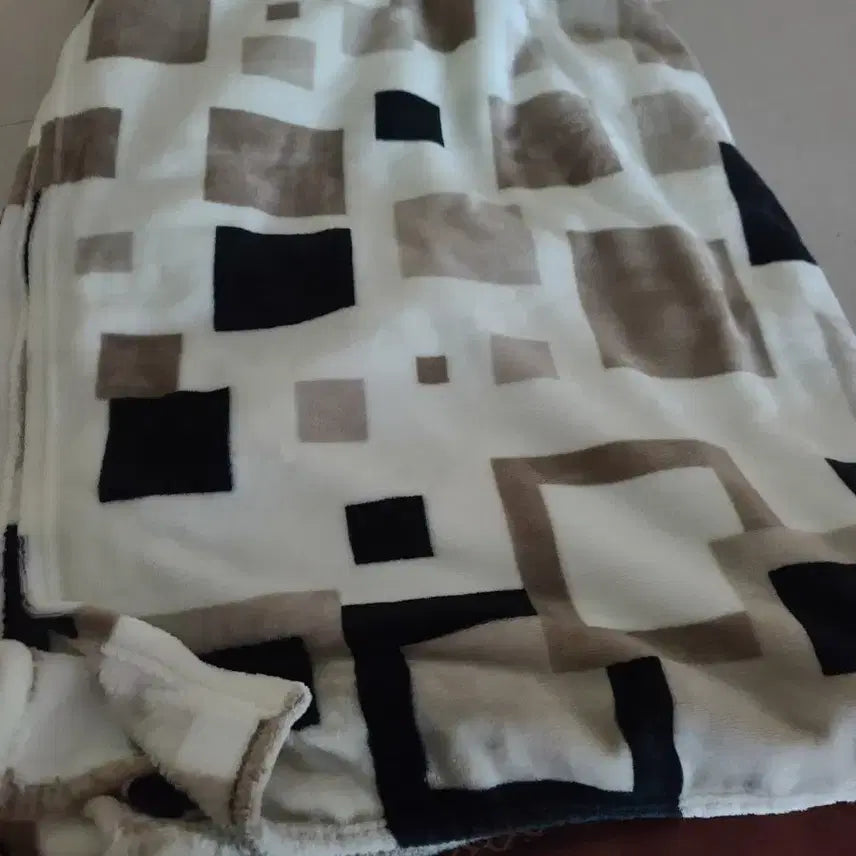 [BUNJANG] Square Pattern Microfiber Blanket / 사각 패턴 극세사 담요 1개