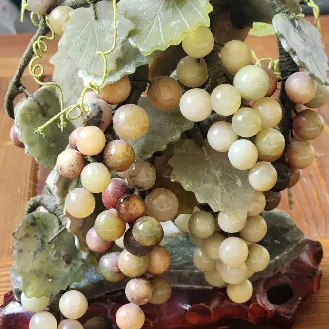 [BUNJANG] Neolithic Jade Grape Carving Ornament / 근대사 옥돌 포도 조각 장식품