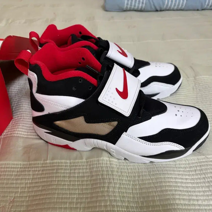 [SOLD OUT] Nike Air Diamond Turf White Black Red