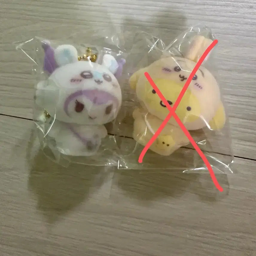 [BUNJANG] Sanrio x Chiikawa Collaboration Fluffy Mascot Figure Keychain / 산리오 치이카와 콜라보 플로키 마스코트 피규어 키링 2종