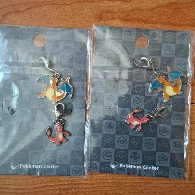 [BUNJANG] Pokemon Center Metal Charm Charizard + Charmeleon / 포켓몬센터 메탈참 리자드+리자몽