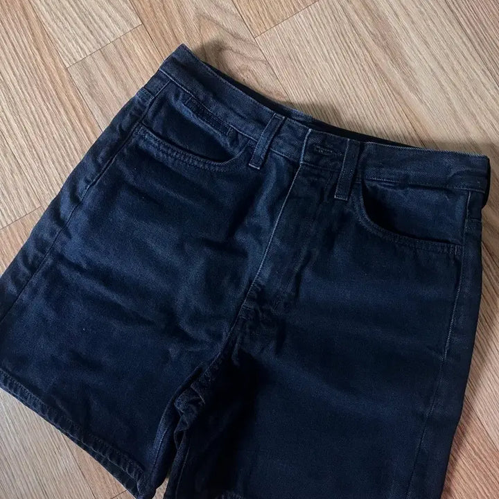 [BUNJANG] COS Relaxed Fit Denim Shorts Black / COS 코스 릴렉스드 데님 쇼츠 블랙 24