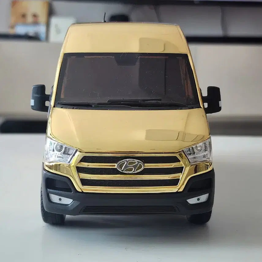 [BUNJANG] Hyundai Solati Van Gold Limited Edition Dealer Version Diecast Model / 1:32 현대 쏠라티 밴 골드 한정판 딜러버전 국산 다이캐스트