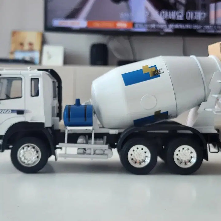[BUNJANG] 1:32 Hyundai Tragoconcrete Mixer Truck Dealer Version Diecast Model / 1:32 현대 트라고 레미콘 믹서 트럭 딜러버전 국산 다이캐스트
