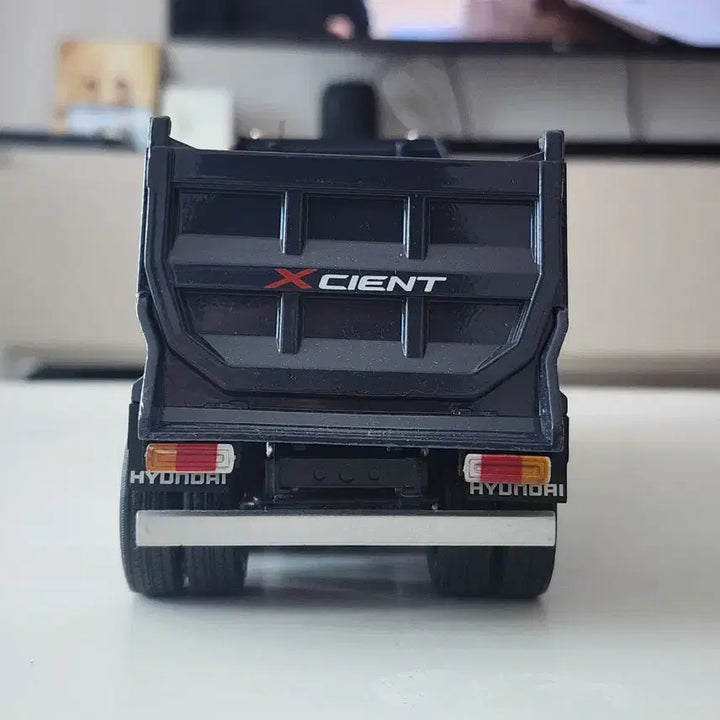 [BUNJANG] Hyundai Trago Xcient Dump Truck 1:32 Scale Diecast Model (Dealer Version) / 1:32 현대 트라고 엑시언트 덤프 트럭 딜러버전 국산 다이캐스트