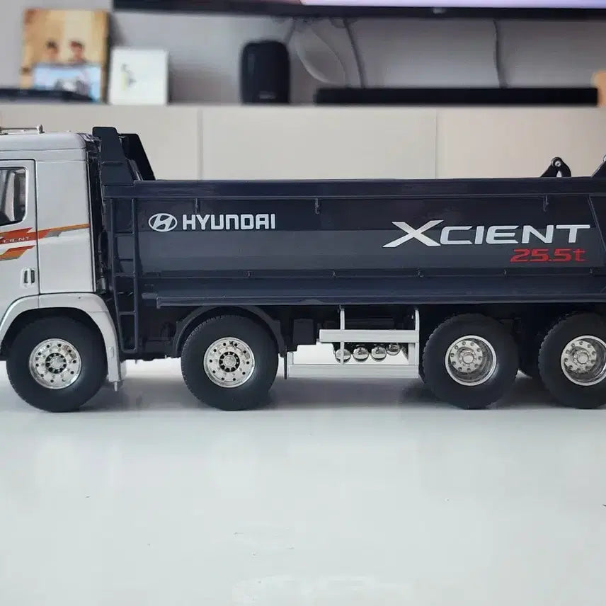 [BUNJANG] Hyundai Trago Xcient Pro Dump Truck 1:32 Scale Diecast Model - Dealer Version / 1:32 현대 트라고 엑시언트 프로 덤프 트럭 딜러버전 국산 다이캐스트