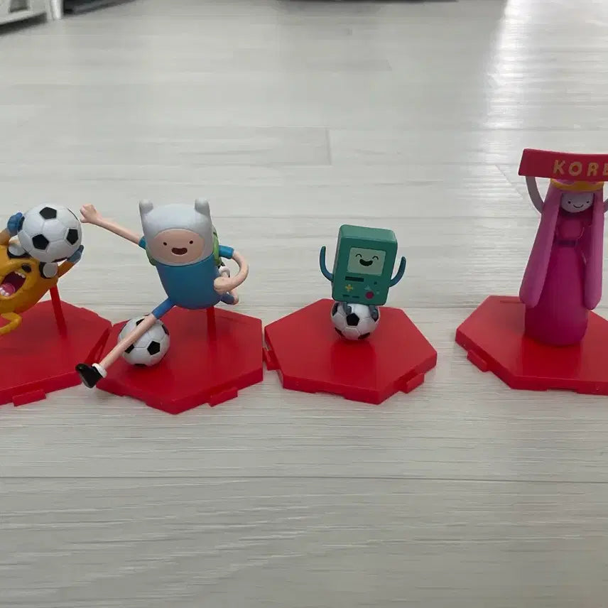 [BUNJANG] Adventure Time Soccer Figures 4-Figure Set / 어드벤처타임 축구 피규어 4종 세트 판매합니다