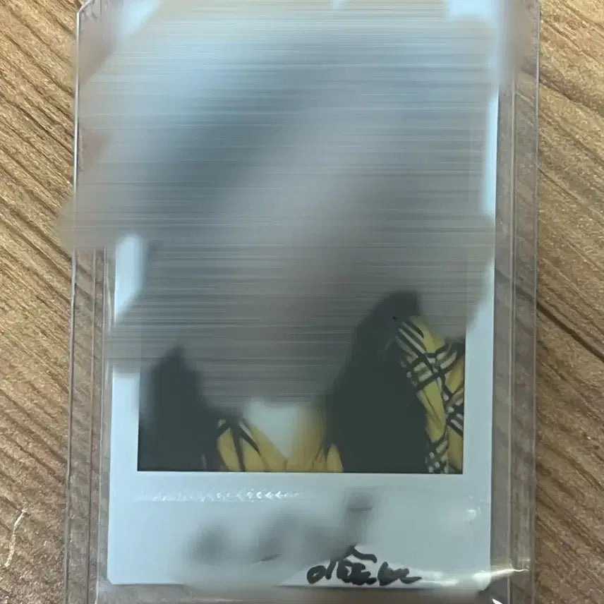 [BUNJANG] LOONA Loossemble Olivia Hye Autographed Polaroid / 이달의 소녀 루셈블 올리비아혜 혜주 사인 폴라로이드