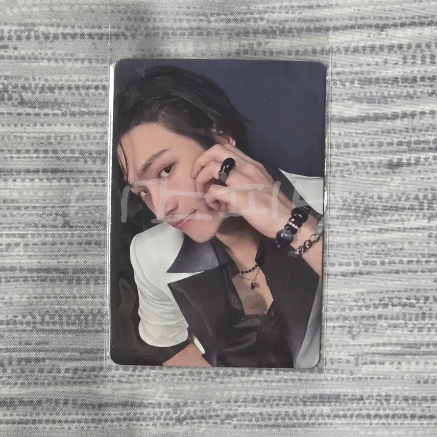 [BUNJANG] Ateez Mingi Apple Music Lucky Draw Photocard / 에이티즈 ateez 민기 mingi 애플뮤직 특전 마크넷 포카 빤히ver