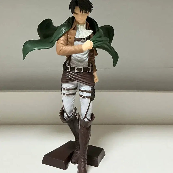 [BUNJANG] Attack on Titan Levi Figure (Box Included) / 진격거 리바이 피규어 (박스O)