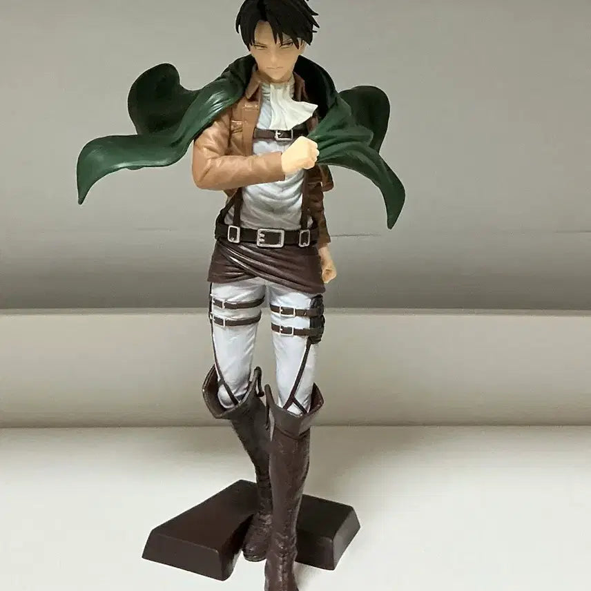 [BUNJANG] Attack on Titan Levi Figure (Box Included) / 진격거 리바이 피규어 (박스O)