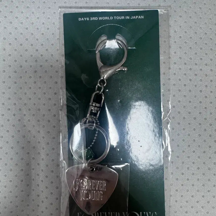 [BUNJANG] Day6 3rd World Tour in Japan FOREVER YOUNG Guitar Pick Keyring / 데이식스 일본 콘서트 키링
