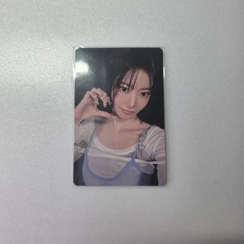 [BUNJANG] LE SSERAFIM Sakura Photocard / 맘스터치 르세라핌 사쿠라 포토카드 양도