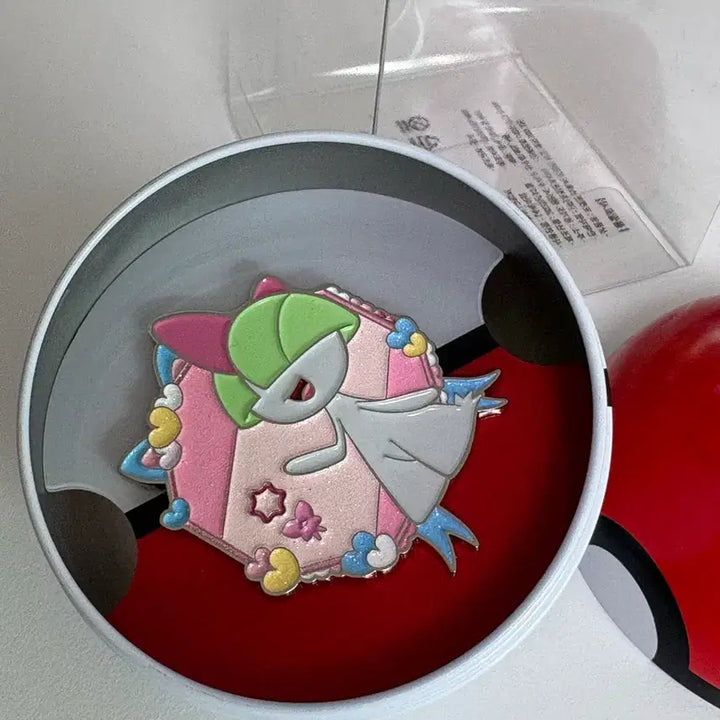 [BUNJANG] Pokemon Gardevoir Logo Sticker + Ralts Badge Set / 포켓몬 랜덤뱃지 100 2탄 랄토스