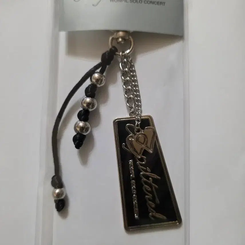 [SOLD OUT] 데이식스 원필 언필터드 키링