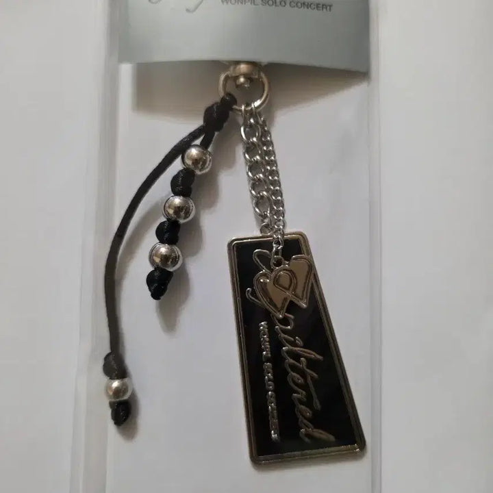 [SOLD OUT] 데이식스 원필 언필터드 키링