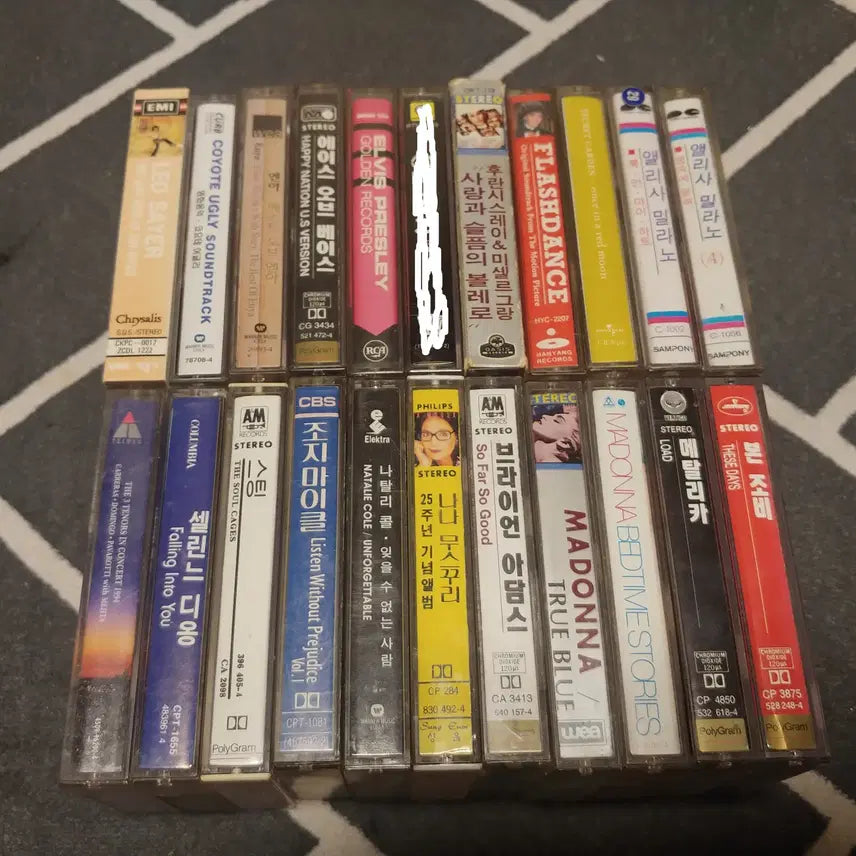 [BUNJANG] Pop Cassette Tapes (21 pcs) / 팝 카세트테이프 21개 판매합니다.
