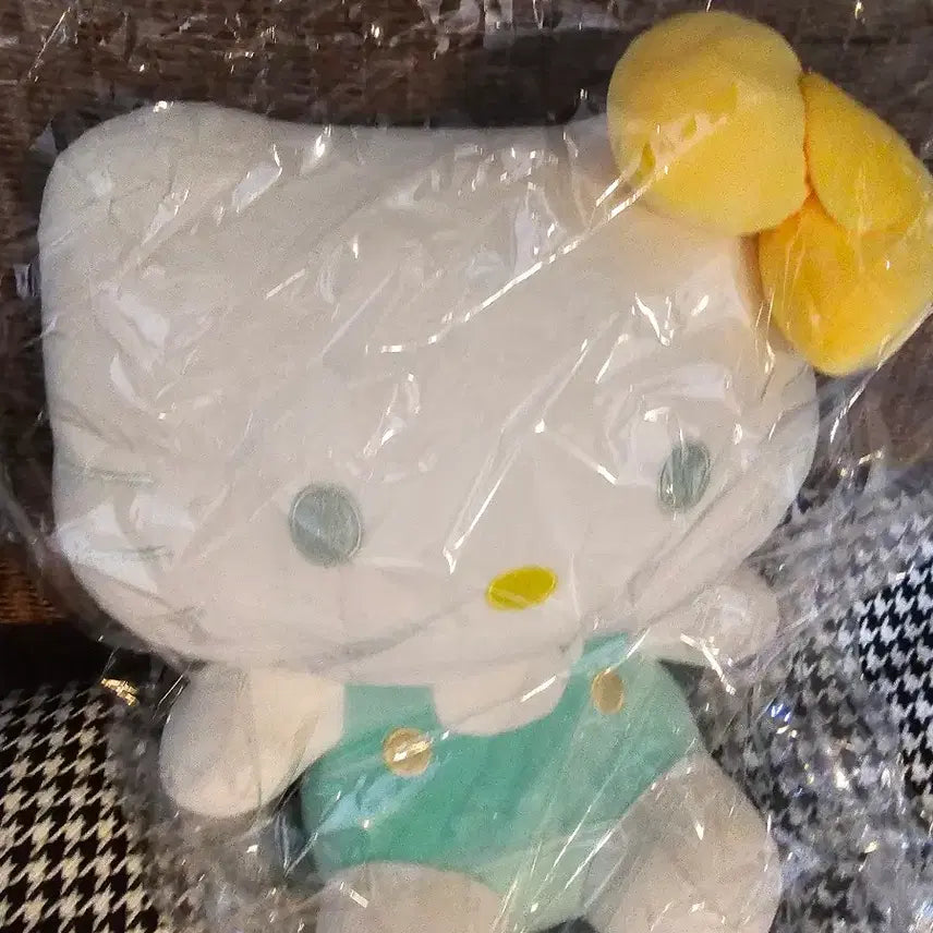 [BUNJANG] Hello Kitty Plush Toy (Approx. 23x30cm) / [택 부착 신상품]  헬로키티인형(약 23x30cm)