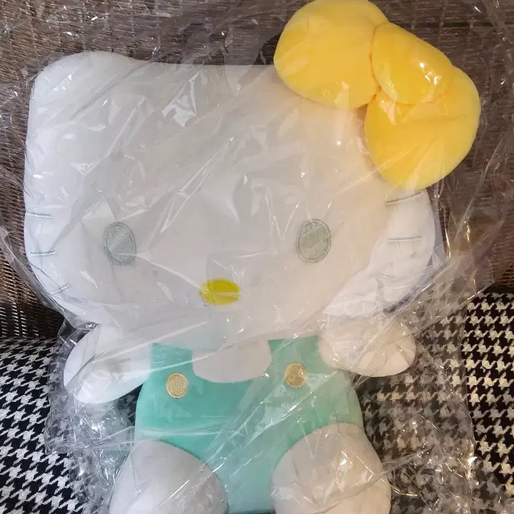 [BUNJANG] Hello Kitty Plush Toy (Approx. 23x30cm) / [택 부착 신상품]  헬로키티인형(약 23x30cm)