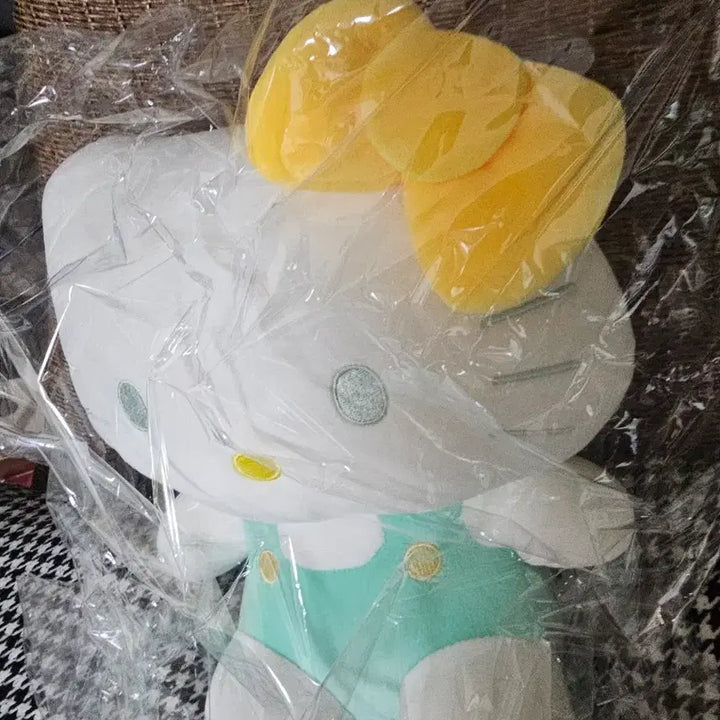 [BUNJANG] Hello Kitty Plush Toy (Approx. 23x30cm) / [택 부착 신상품]  헬로키티인형(약 23x30cm)