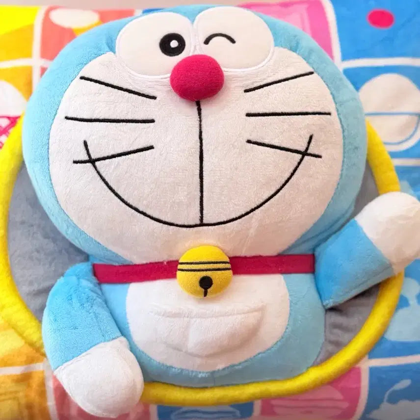 [BUNJANG] Doraemon Appearing Through Door Hoop Cushion / 일본 도라에몽 튀어나오는 어디로든 문 통과 후프 쿠션