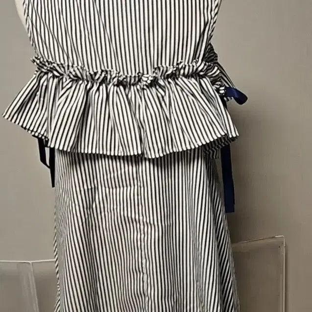 [BUNJANG] Stripe Long Sleeveless Dress / 어깨선이 예쁜 스트라이프롱 나시겸 원피스