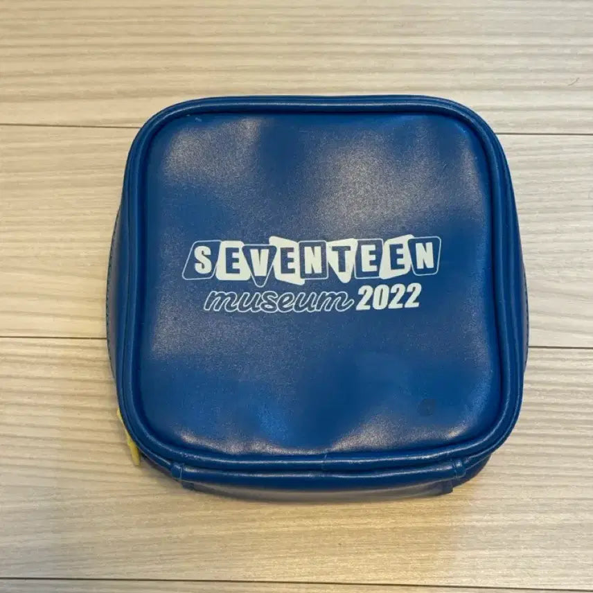 [BUNJANG] SEVENTEEN 2022 Museum Pouch / 세븐틴 정품 museum 2022 파우치 판매합니다