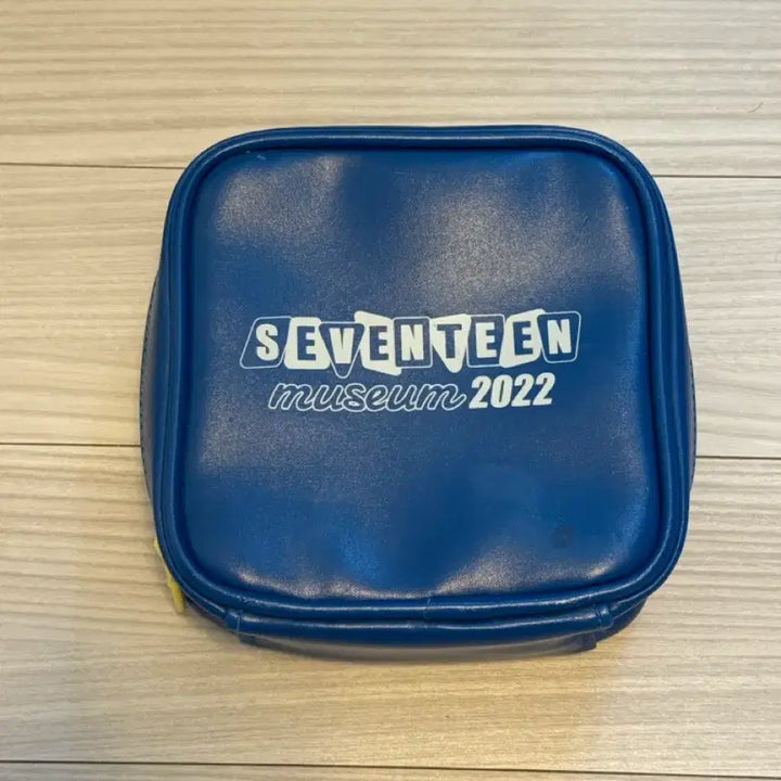 [BUNJANG] SEVENTEEN 2022 Museum Pouch / 세븐틴 정품 museum 2022 파우치 판매합니다