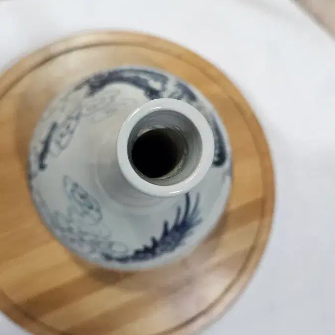 [BUNJANG] Joseon Dynasty Blue-and-White Porcelain Vase with Four Boys and Dragon Motif / 조선청화사족운용문주병