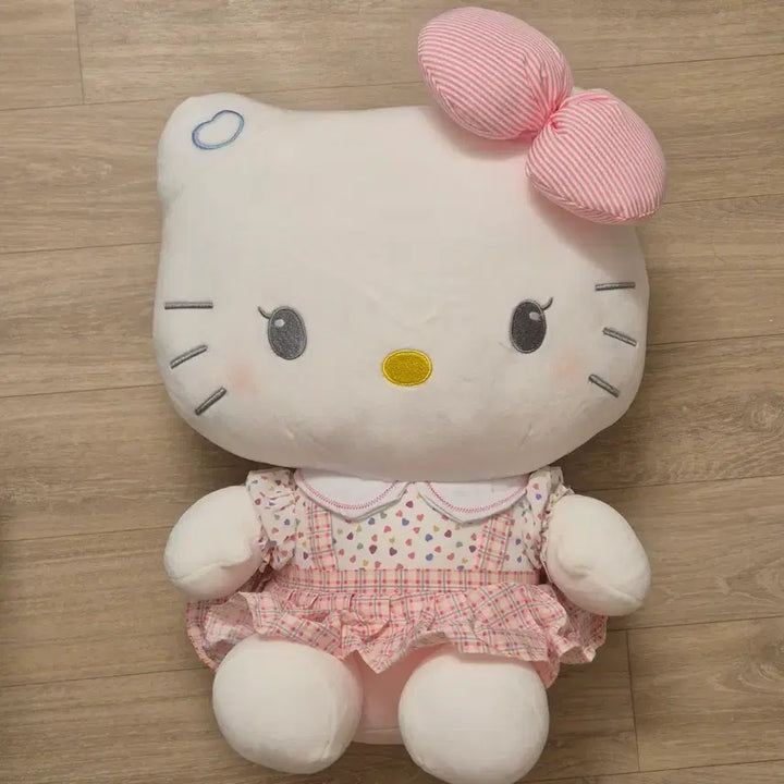 [BUNJANG] Sanrio Hello Kitty Large Plush Doll / 산리오 헬로키티 봉제 인형 대형 사이즈