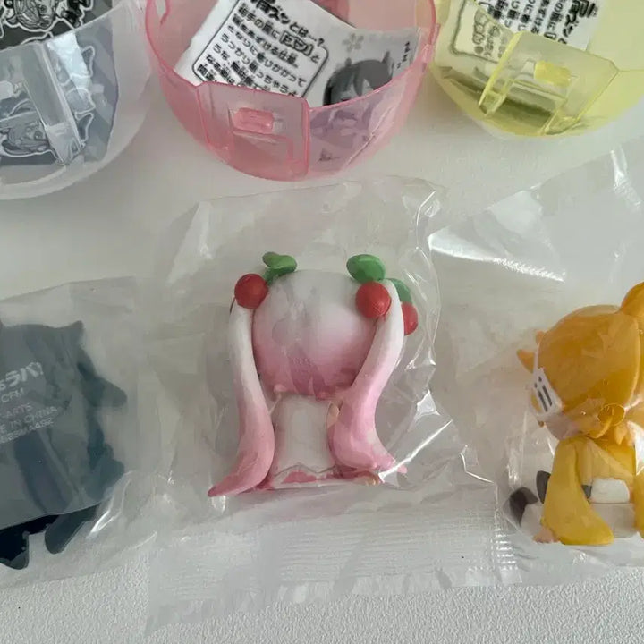 [BUNJANG] Sakura Miku, Kagamine Len Shoulder Hugger Gacha Set, Kaito Rubber Keychain Gacha Bundle / 사쿠라미쿠, 카가미네 렌 어깨쿵 가챠, 카이토 러버키링 가챠 일괄
