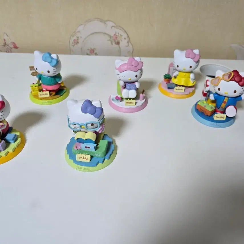 [BUNJANG] Hello Kitty Miniature Figure 7-Day Set / 헬로키티 요일별 미니어처 피규어 7종 세트