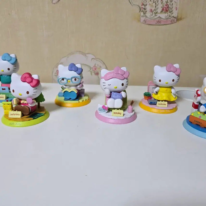 [BUNJANG] Hello Kitty Miniature Figure 7-Day Set / 헬로키티 요일별 미니어처 피규어 7종 세트