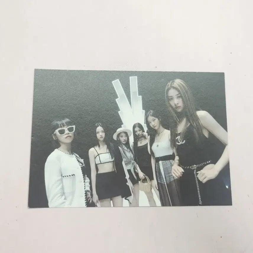 [BUNJANG] LE SSERAFIM Fearless Mini Poster / 르세라핌 fearless 미니 포스터