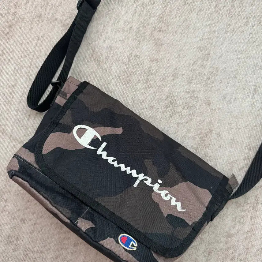 [BUNJANG] Champion Camo Pattern Crossbody Bag / Champion 챔피온 카모패턴 크로스백 y2k가방