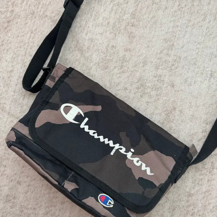 [BUNJANG] Champion Camo Pattern Crossbody Bag / Champion 챔피온 카모패턴 크로스백 y2k가방