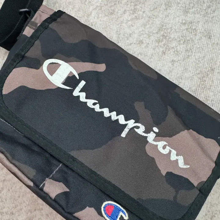 [BUNJANG] Champion Camo Pattern Crossbody Bag / Champion 챔피온 카모패턴 크로스백 y2k가방