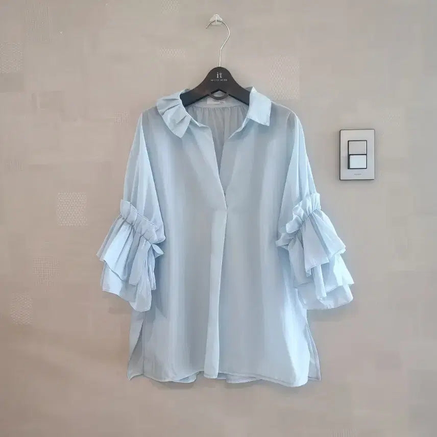 [BUNJANG] Ruffle Sleeve Blouse Sky Blue Oversized / 러플 소매 블라우스 하늘색 오버핏66~88