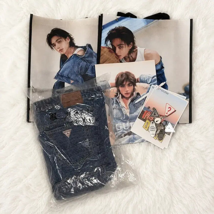 [BUNJANG] Guess x Hyunjin Denim Tote Bag Bundle / 게스 청데님가방 현진 게스 팝업 특전 청가방